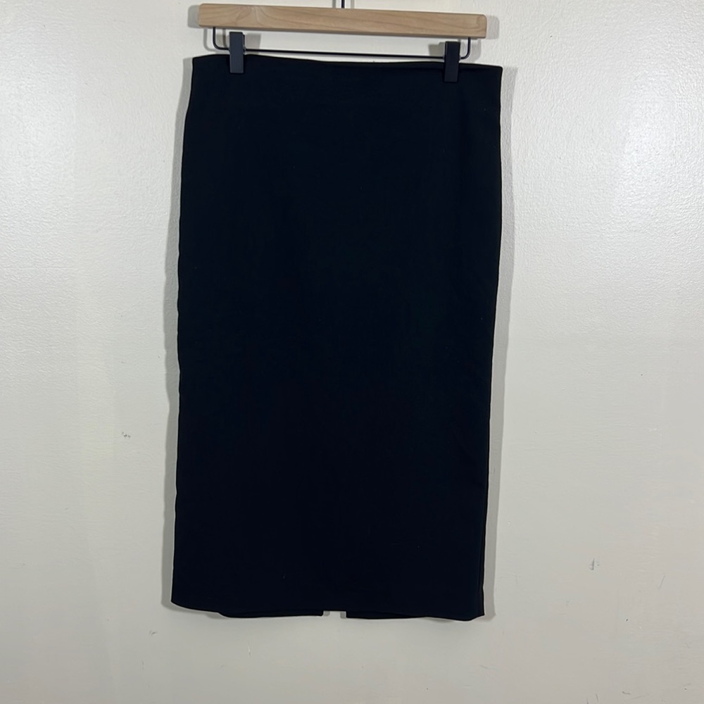 Women’s Tahari size 6 black pencil skirt, mid calf length